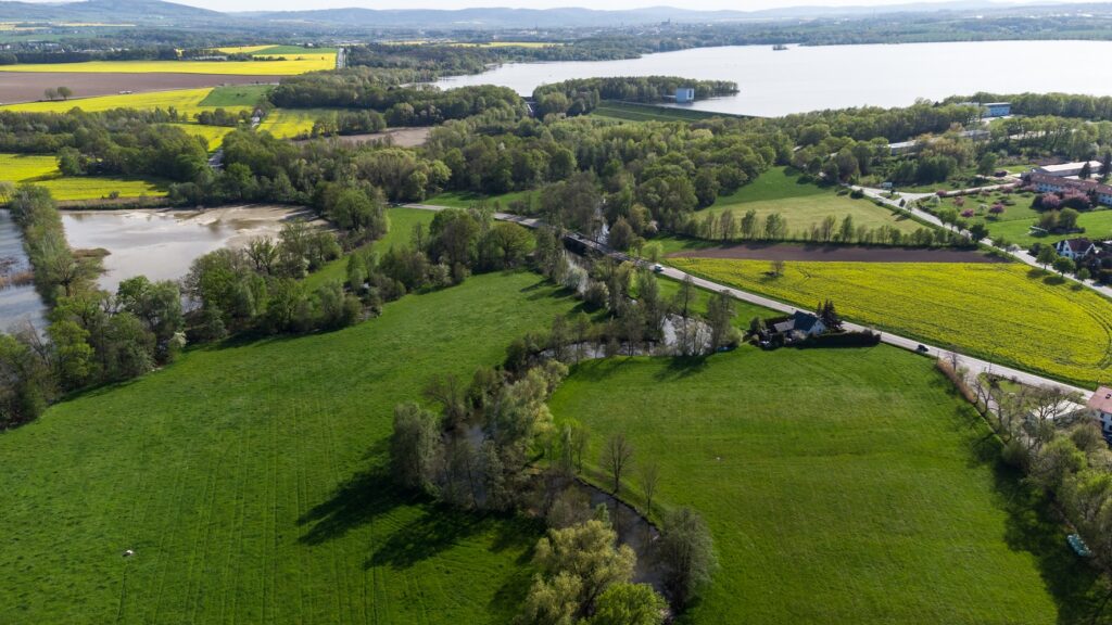 Blick auf den Stausee Richtung Bautzen